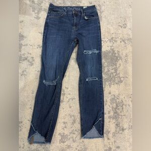 Free People Medium/Dark Wash Sunny Skinny Jeans Tulip Hems Distressed size 29